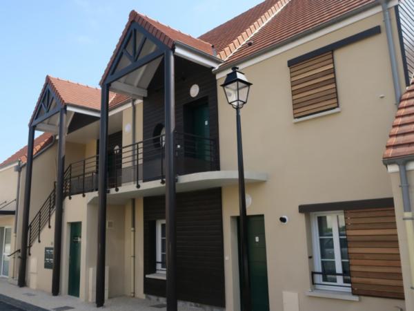 RESIDENCE GRANDE RUE A BAILLEVAL (404)