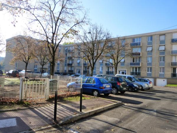 2 AU 10 SQUARE DIDEROT - CREIL (049-09)