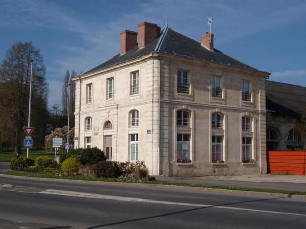 LES COMMUNS DU CHATEAU - LIANCOURT (253)