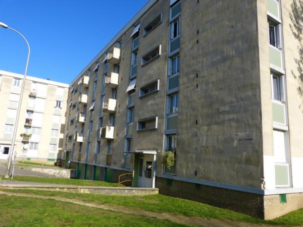 1 AU 28 RUE DESCARTES - CREIL (049-05)