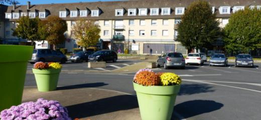 PLACE DE LA REPUBLIQUE ST LEU D'ESSERENT (063)